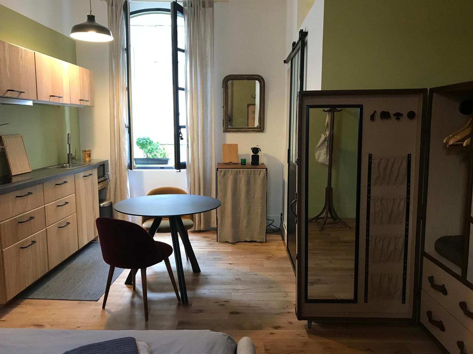 ארל Studio De Charme A La Roquette מראה חיצוני תמונה